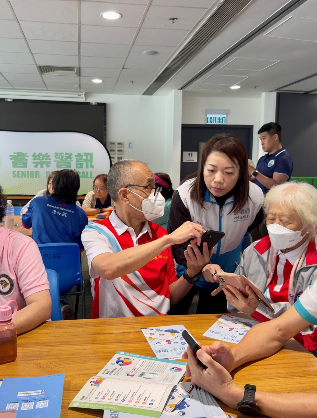 活動不僅為長者搭建了一個科技學習的平台,更進一步推動了社區的數碼共融。 活動不僅為長者搭建了一個科技學習的平台,更進一步推動了社區的數碼共融。
