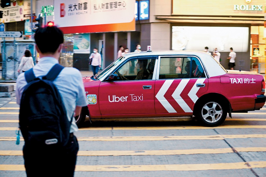 消息指行會通過網約車條例，放寬車齡限制，料明年第四季正式推行。