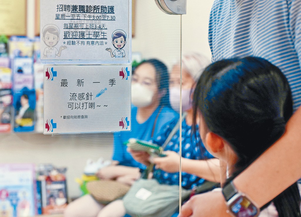 衞生防護中心總監徐樂堅醫生再次呼籲所有年滿6個月或以上人士，應從速接種季節性流感疫苗。