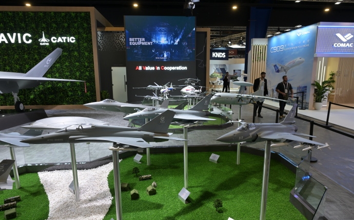 殲-35A單獨設立了展位，並且擺放了大比例模型。 ​ 微博