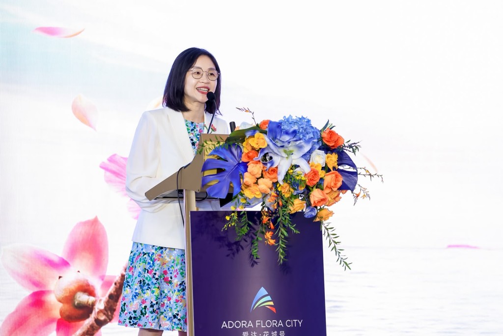 署理旅遊事務專員朱瑞雯表示，政府將積極推動「飛航郵輪」（Fly-Cruise）旅遊模式，將全球旅客經航空網絡帶到香港登船。