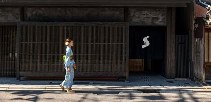 在京都The Shinmonzen酒店可看到安藤忠雄擅長的清水混凝土建構與京都木欄柵的和調融合。