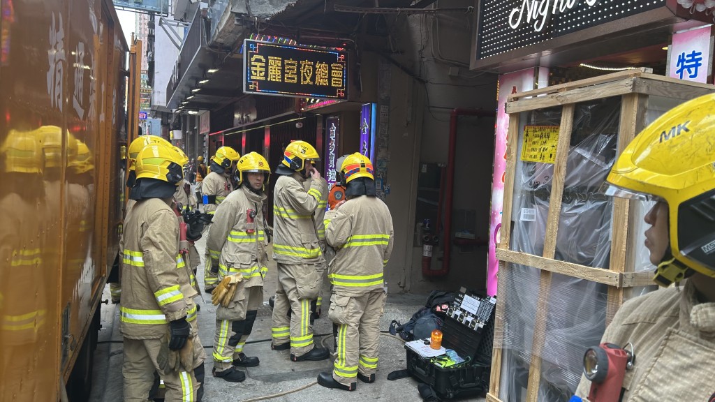 消防到場協助。蔡楚輝攝 消防到場協助。蔡楚輝攝