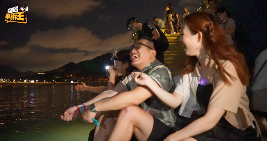 Wing首次與朋友釣魷魚,表示可促進將軍澳夜繽紛。 Wing首次與朋友釣魷魚,表示可促進將軍澳夜繽紛。