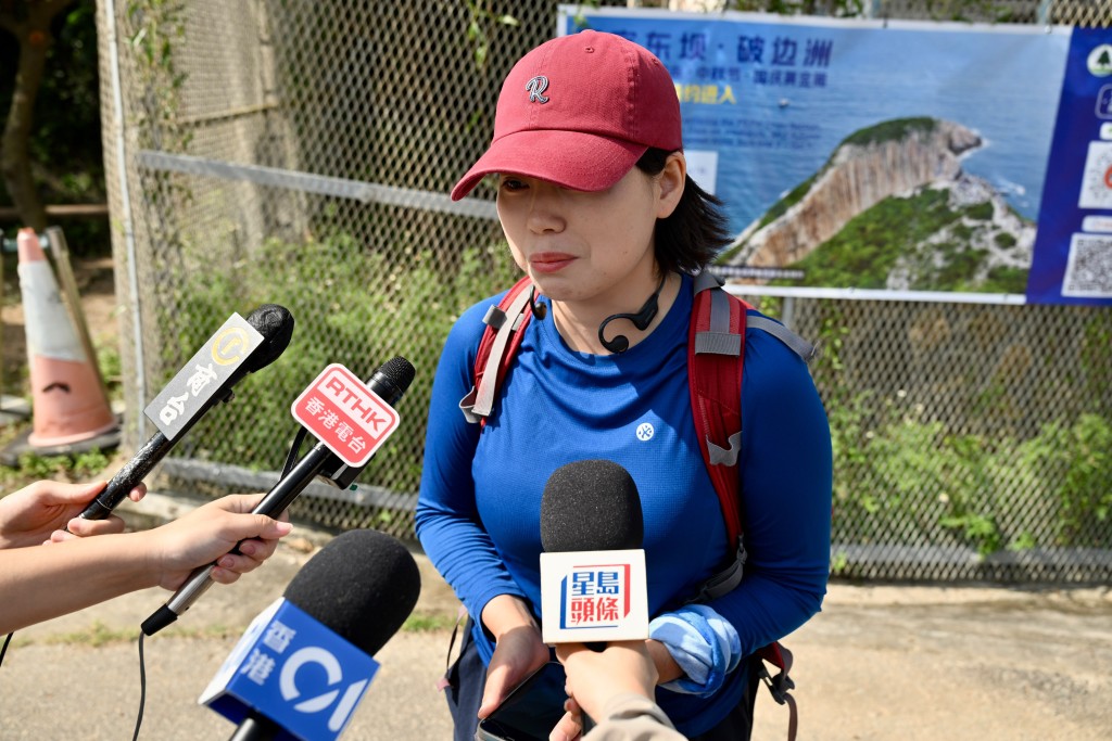 蘇州旅客楊小姐首次來港到訪破邊洲。 蘇州旅客楊小姐首次來港到訪破邊洲。