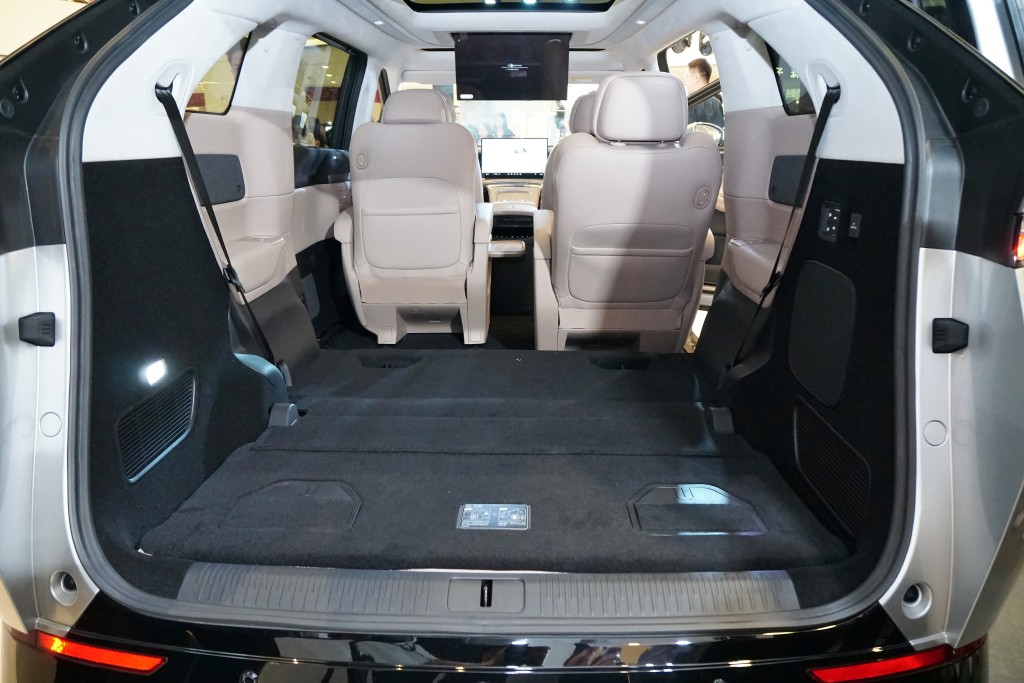 小鵬汽車XPENG X9第三排座椅更可電動收摺及還原。