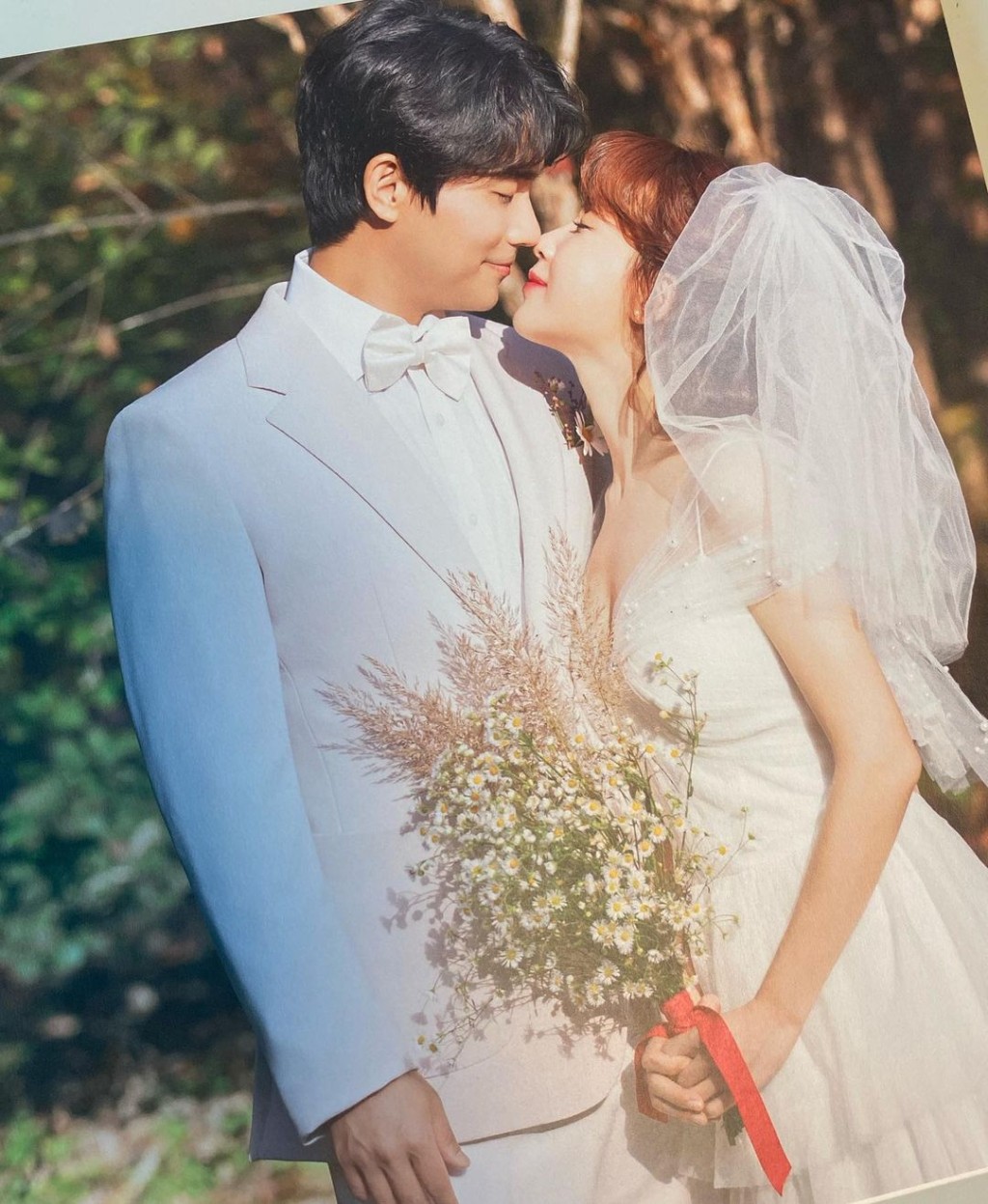 超娥當時還和大家分享了自己和丈夫的絕美婚紗照。 超娥當時還和大家分享了自己和丈夫的絕美婚紗照。