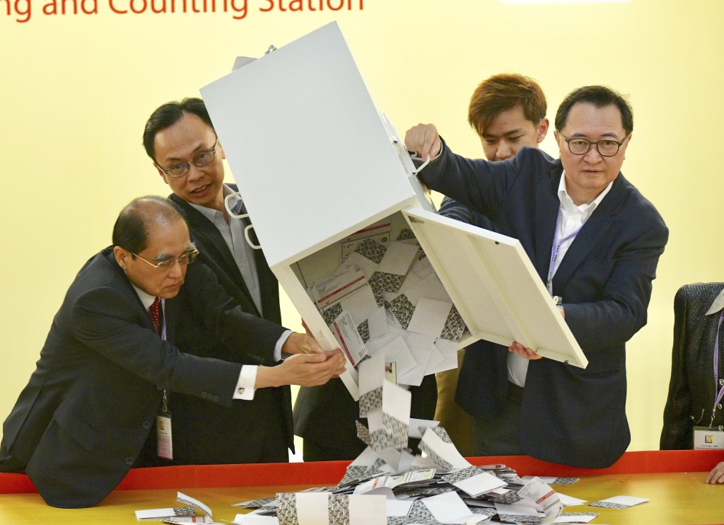 区议会选举将于12月10日举行。资料图片