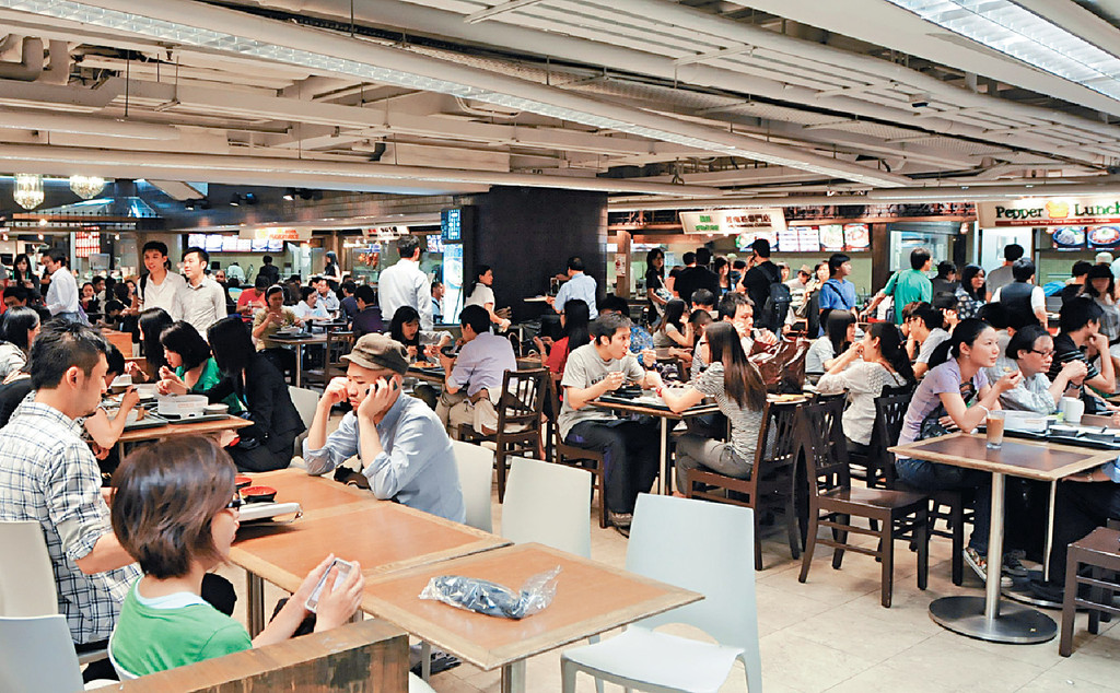 ■五一黃金周將至。消息指，旅議會近日向本地旅行社，發放「接受預訂旅行團餐參考資料名單」，包括16間食肆，及4個位處商場的美食廣場。