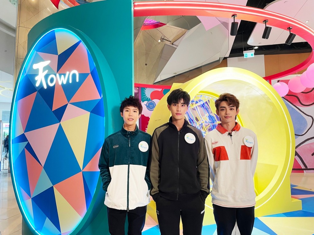 咪睇Marco(左)一脸「天然呆」,他身手不错,轻松就过三关。