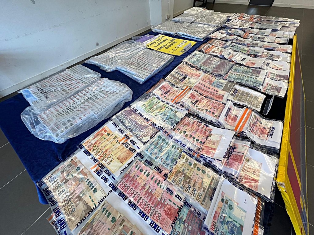 警方展示相關證物。