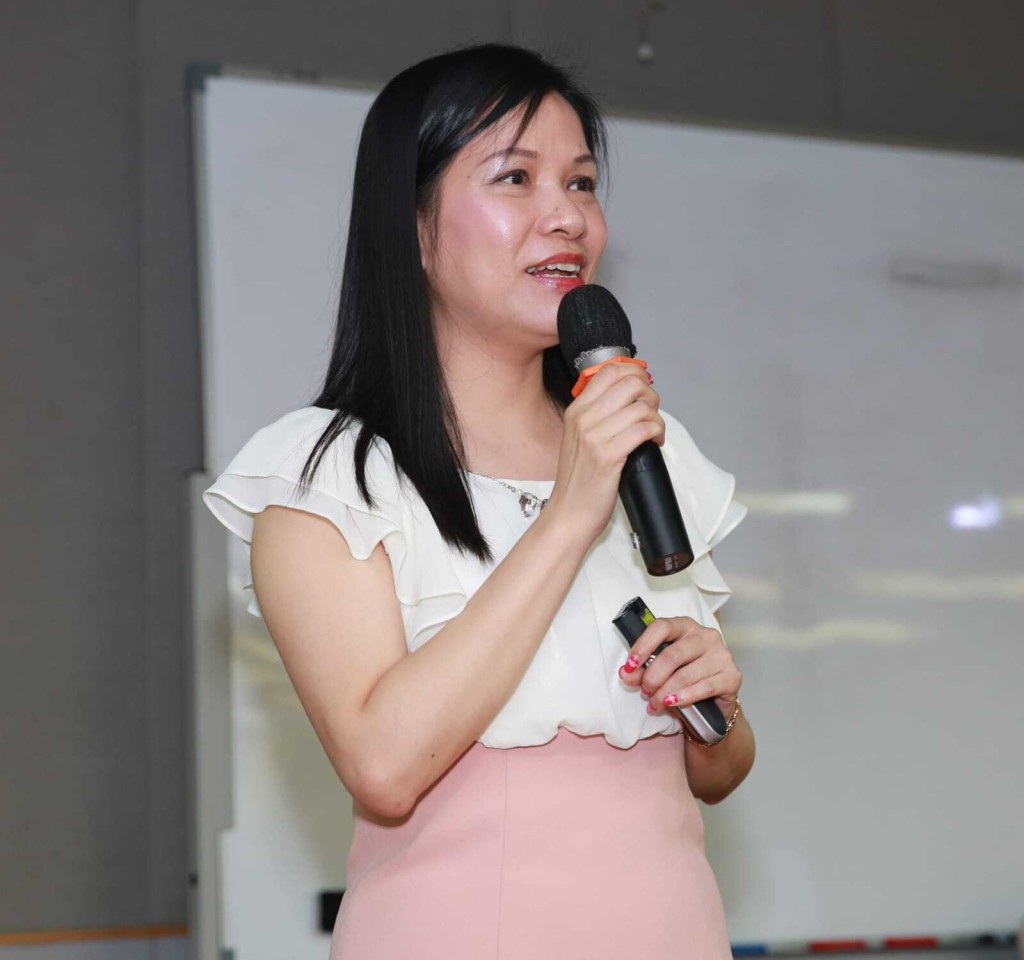 臨床心理學家葉妙妍表示,「紅姐」能給予事主心理需要,有傳統女性「溫柔體貼,善解人意」的性格特質。 臨床心理學家葉妙妍表示,「紅姐」能給予事主心理需要,有傳統女性「溫柔體貼,善解人意」的性格特質。