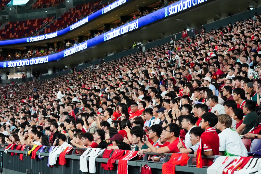 超過27,000名球迷歡慶利物浦首次作客啟德體育園。TEG Sport提供