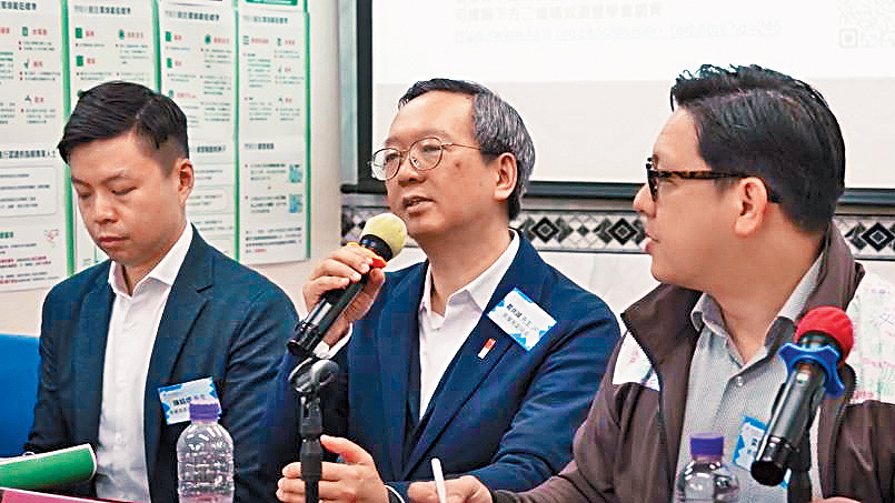 房屋局副局長戴尚誠早前到深水埗出席簡樸房簡介會。