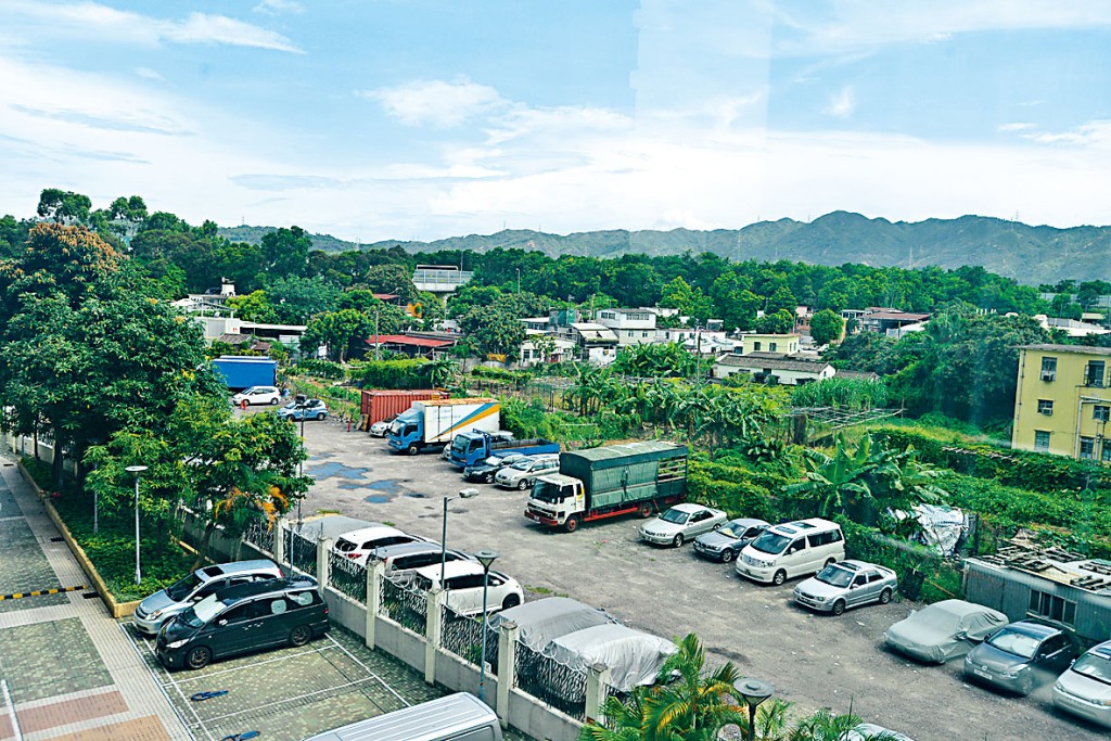 财团持有的元朗十八乡一幅乡村式发展用地向城规会申请改划作住宅发展，提供1116伙住宅。