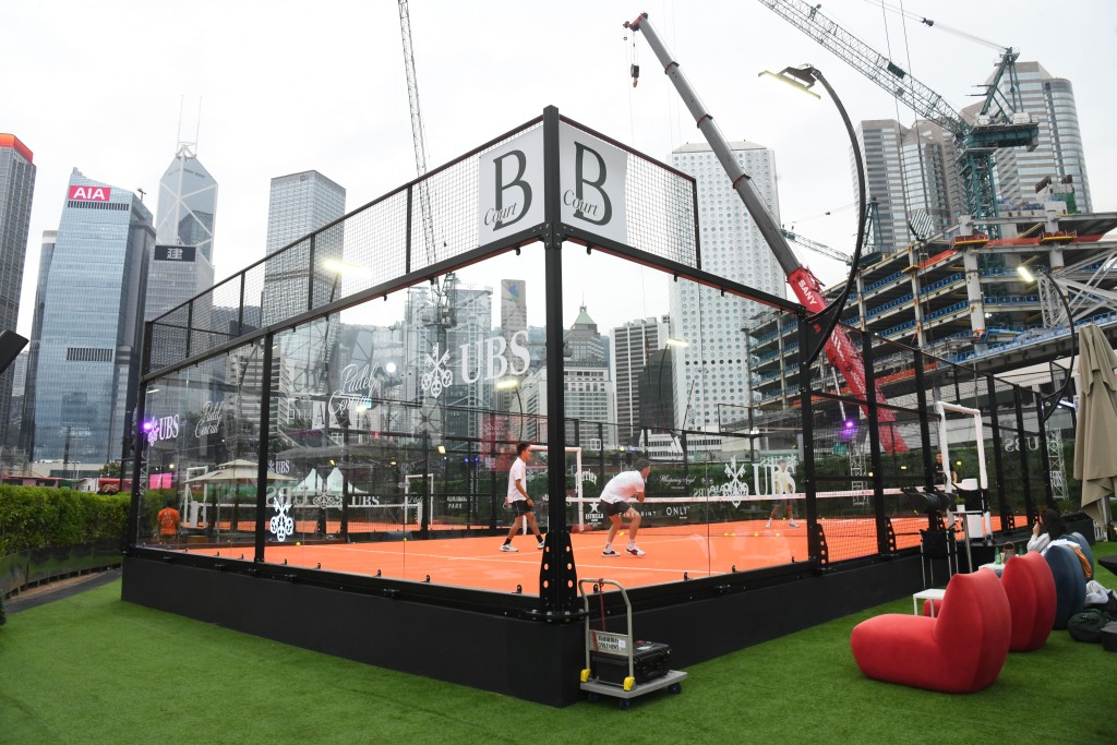 由瑞銀集團舉辦的Padel Central 於即日至 11 月 16日在中環海濱舉行。