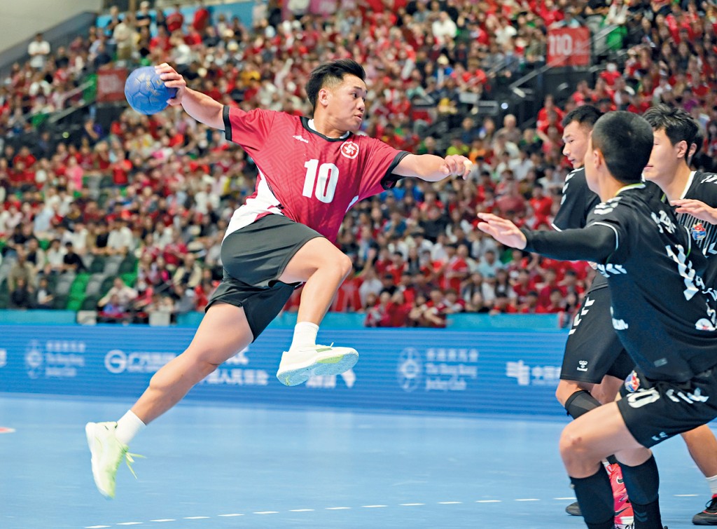 本港男子手球队在赛事中取得第4名佳绩，政府计划在合适且交通便利的场地，为手球队安排更多黄金时段练习。