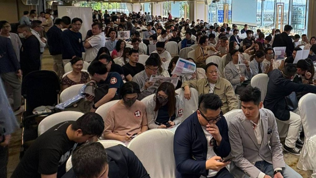 柏瓏III次輪發售 現揀樓人龍