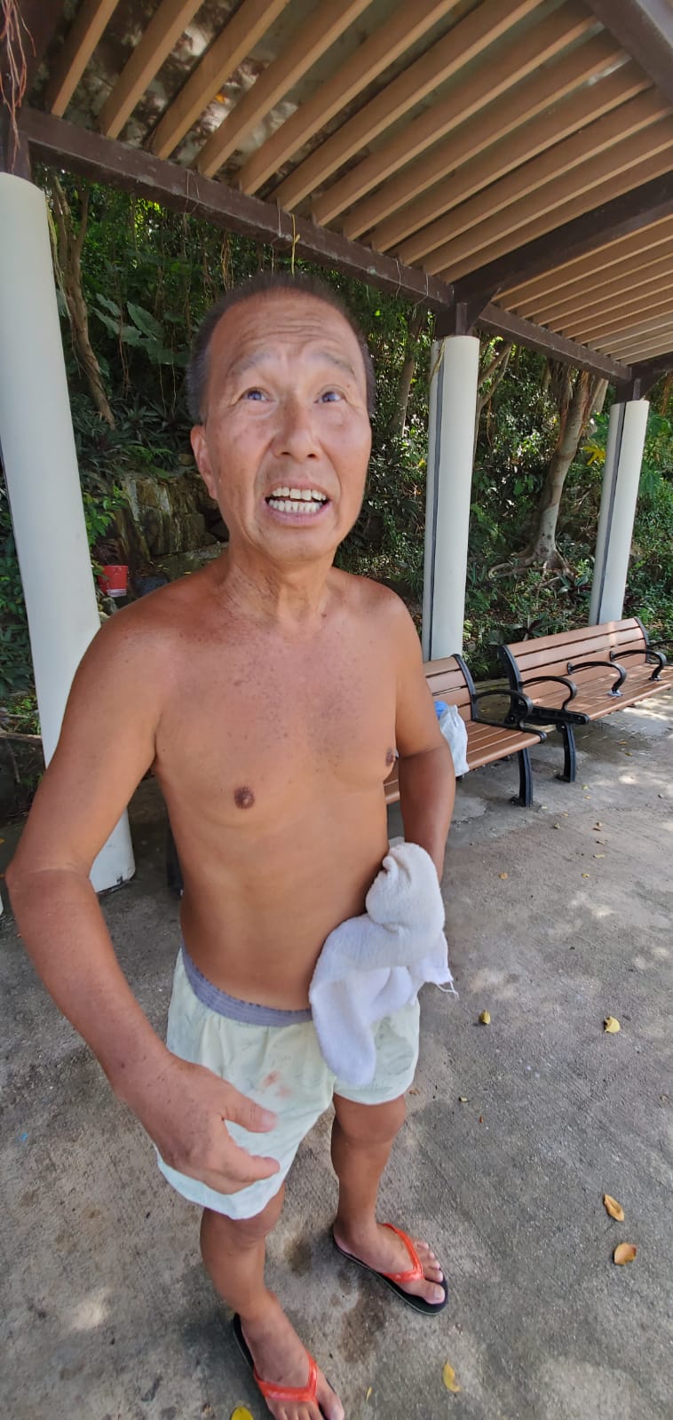 吳先生表示自己不會越過防鯊網。