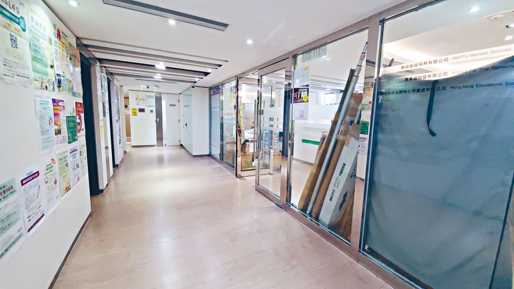 中僑商業大廈牆身改玻璃門　　