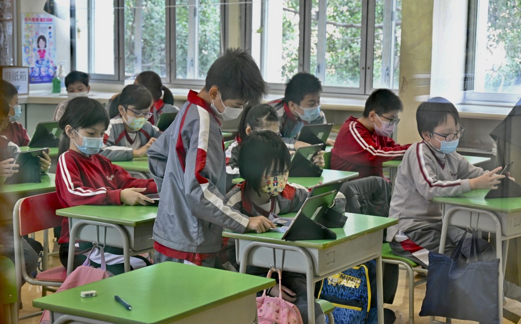 教育局今日向立法會教育事務委員會提交文件,建議延長電子學習撥款計劃至2026/27學年。