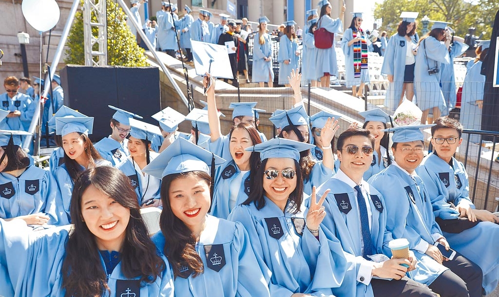 美國各頂尖大學均有大量中國留學生。 美國各頂尖大學均有大量中國留學生。