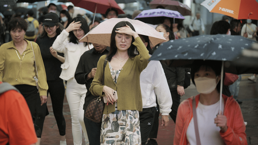 天文台指新界北部有驟雨雷暴發展，料未來兩三小時影響本港其他地區。資料圖片