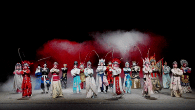 湖南省昆剧团穿戏服跳科目三。