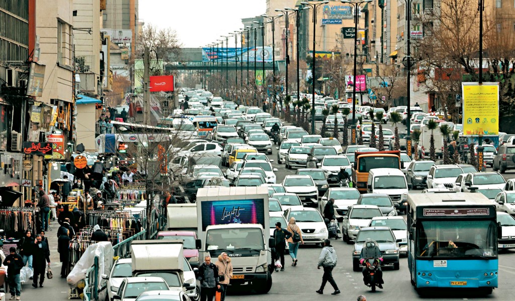 德黑蘭一條大街車水馬龍，市況似已恢復平靜。