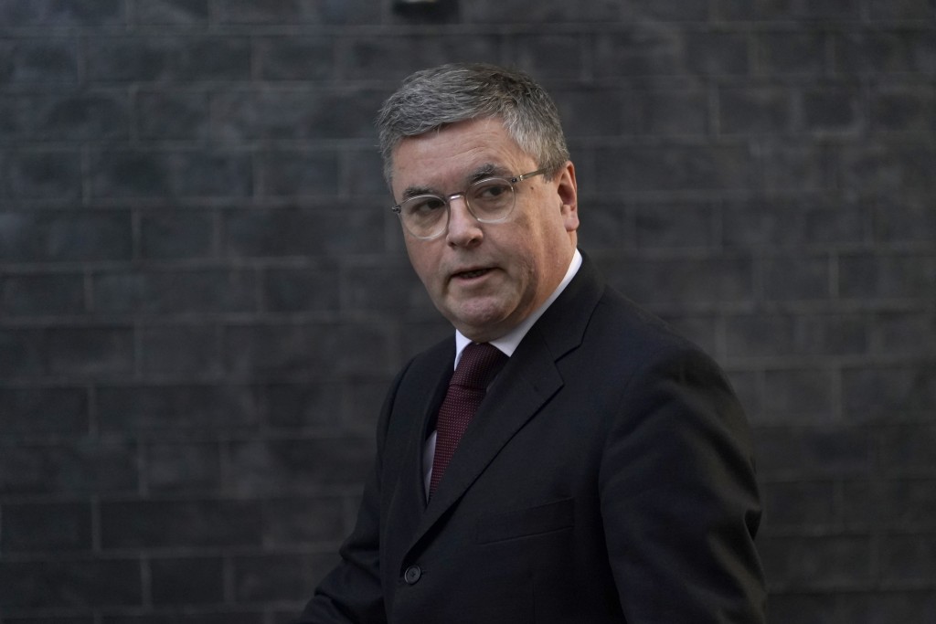 保守黨威爾斯事務大臣白樂彬警告黨內不滿的黨友：「不要再把另一個首相投入虎口。」AP