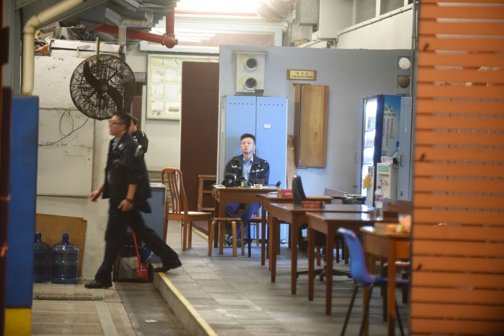 懷疑涉事警員協助調查。