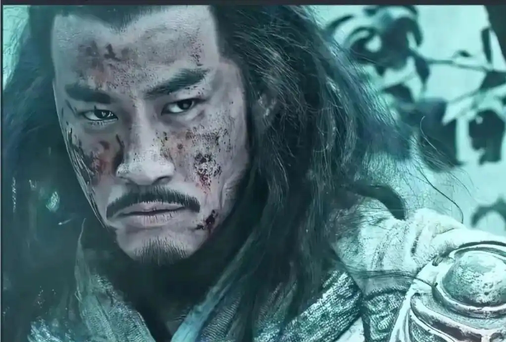 何润东在《楚汉传奇》中饰演项羽时满脸泥污的粗犷形象。