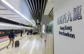 未來數天列車服務或受颱風影響，乘客出發前可透過12306網站查閱車次最新資料。資料圖片