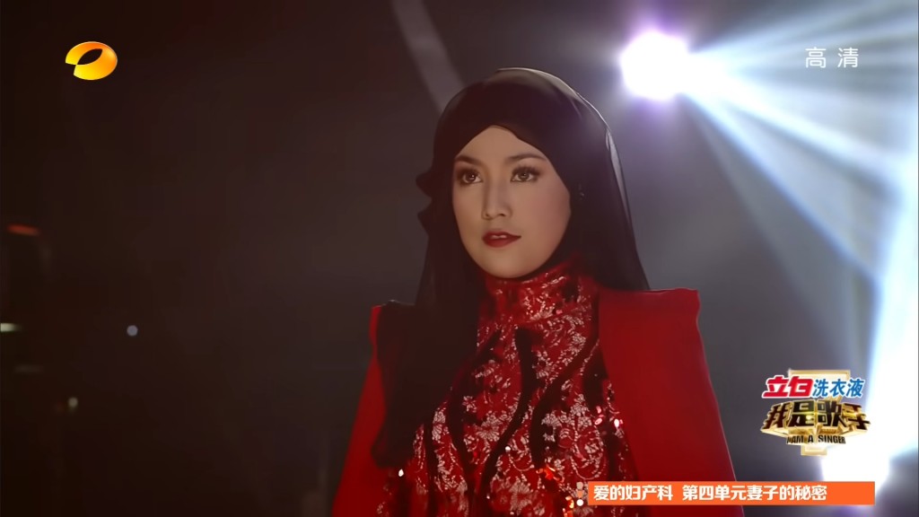 曾经在2014年参加内地歌唱真人骚《我是歌手2》的马来西亚歌手茜拉（Shila Amzah）爆红。