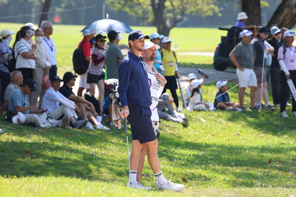 领先的比利时球手 Thomas Pieters(蓝衫) 领先的比利时球手 Thomas Pieters(蓝衫)