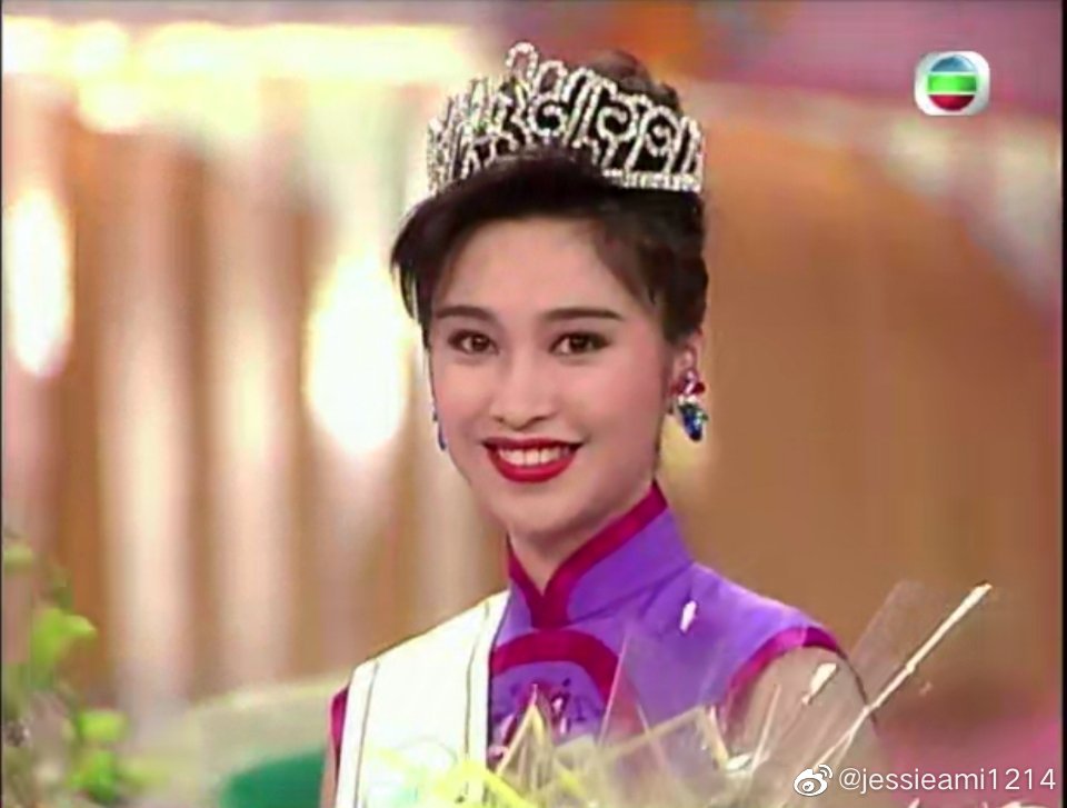盧淑儀是1992年香港小姐冠軍。  ​