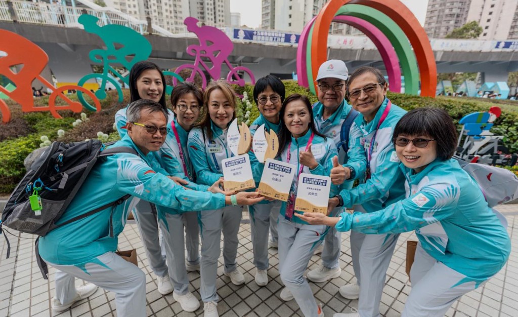 海關指過去1年，接近130名現職及退休海關關員參與「十五運會和殘特奧會香港賽區義工計劃」。香港海關facebook圖片