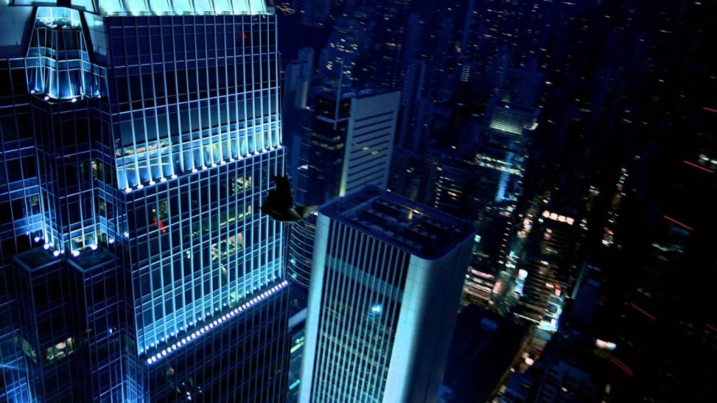 被禁播的《蝙蝠俠：黑夜之神》中有蝙蝠俠從IFC天台飛躍而下的場面