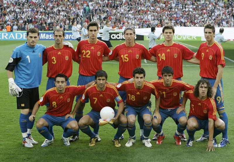 西班牙在2006年世界杯以青春挂帅，吸收足够经验后，结果两年后一举勇夺欧洲国家杯。