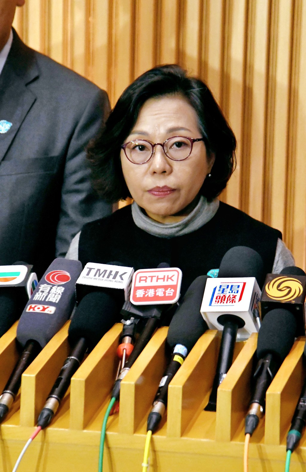 麥美娟指宏福苑的管理正面臨前所未有的挑戰，尤其是大維修後續跟進、相關工程合約、法團維修帳目處理、保險賠償及現有管理公司約滿後屋苑管理等，涉技術、法律和財政考量，需專業的團隊才有能力處理。何健勇攝