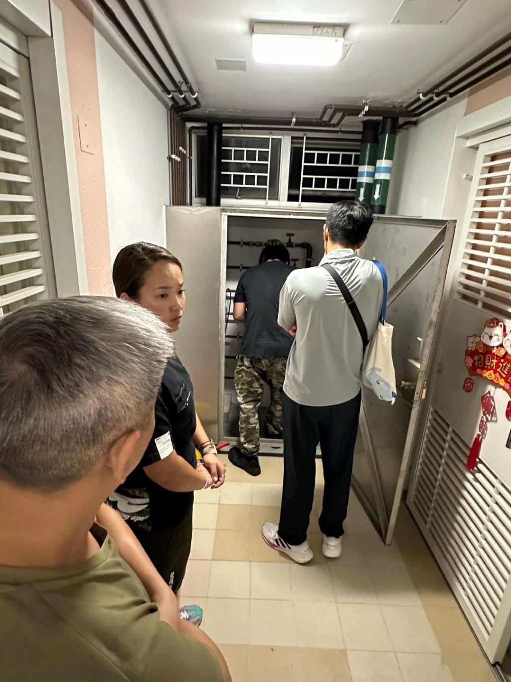 檢查供水設施。 檢查供水設施。