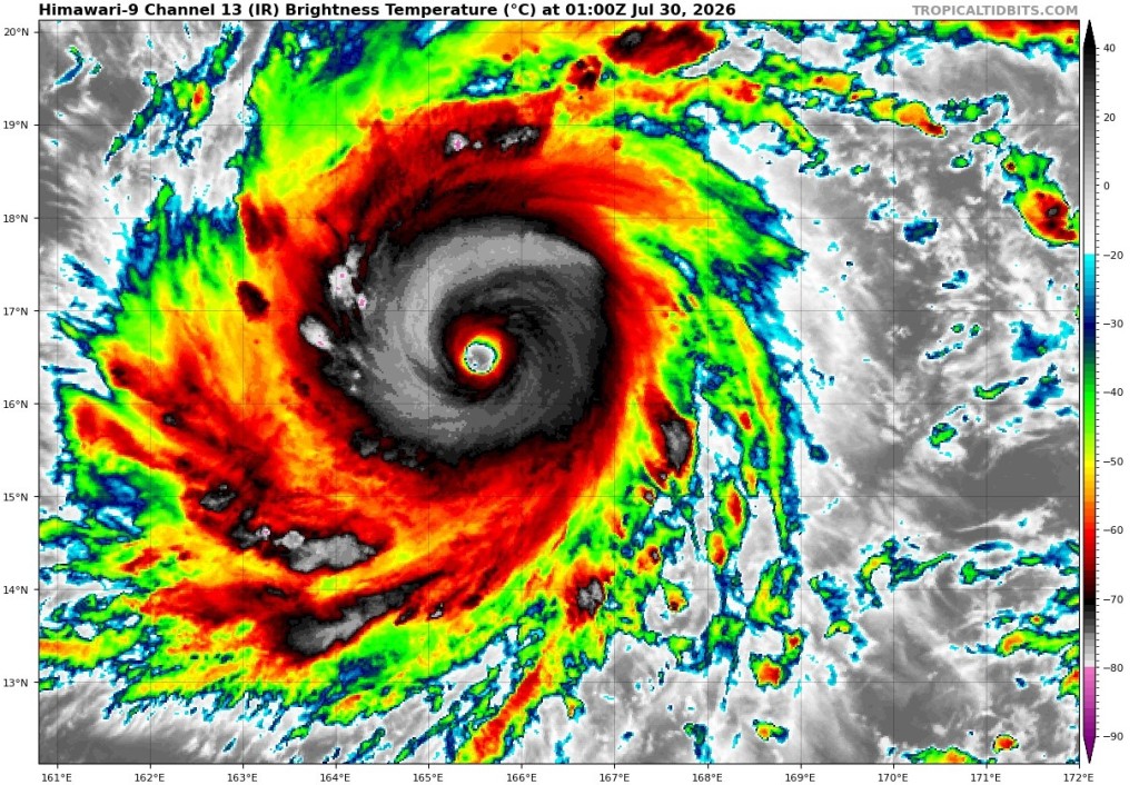 衛星雲圖顯示，「白海豚」擁有高度緊密的低壓環流，有利增強。Tropical Tidbits網站圖片
