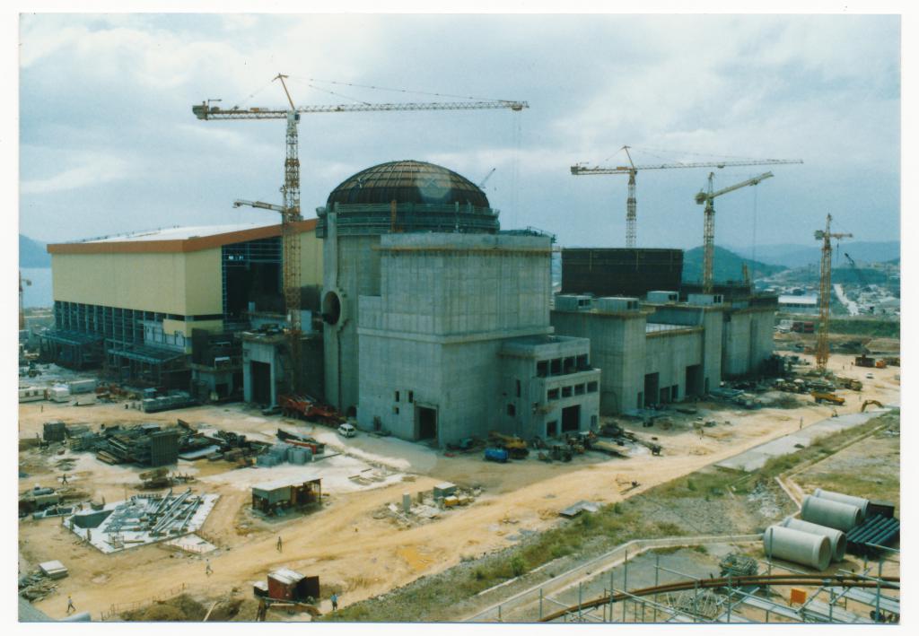 当年大亚湾核电站建筑地盘及外貌。 资料图片
