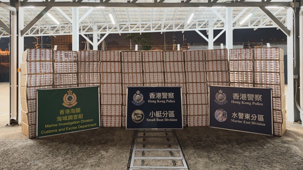 警夥海關西貢及大嶼山新年打擊走私 檢逾千萬元私煙。警方圖片
