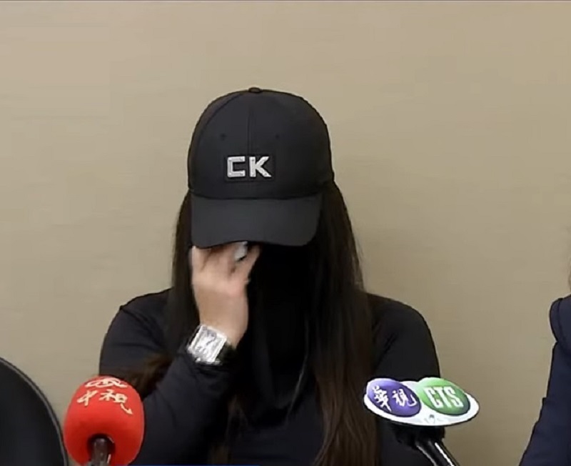 台灣女子哭訴毀容。網上圖片
