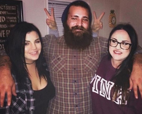 三人相处融洽。网图