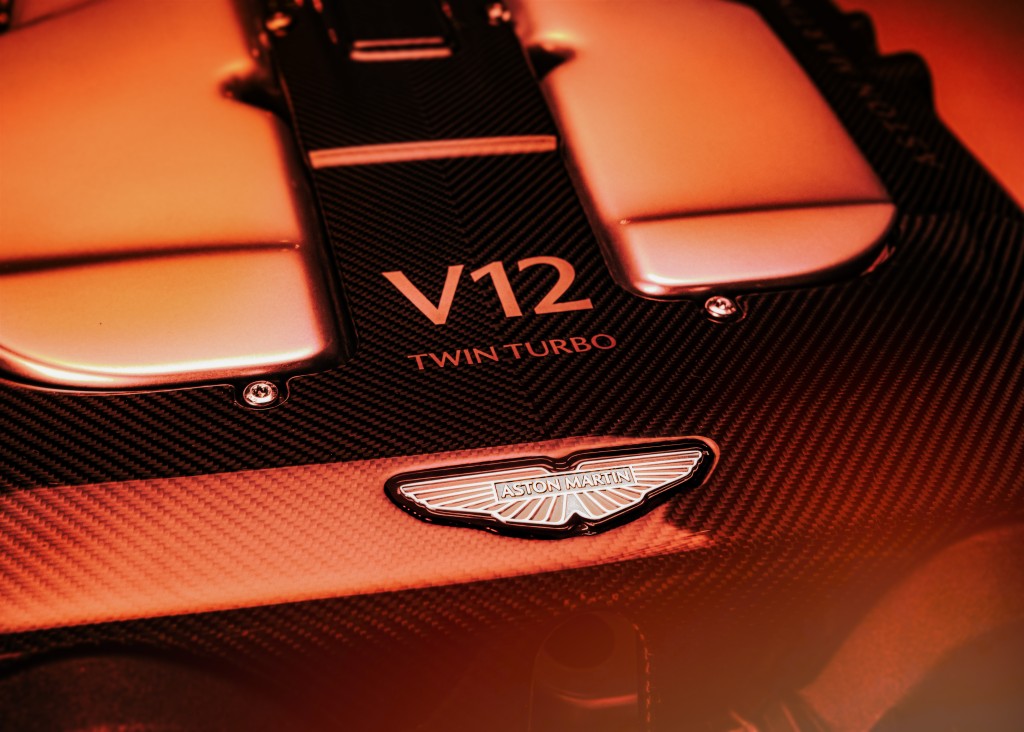 全新超跑Aston Martin Vanquish采用5.2 V12双Turbo引擎，输出1,000Nm扭力。