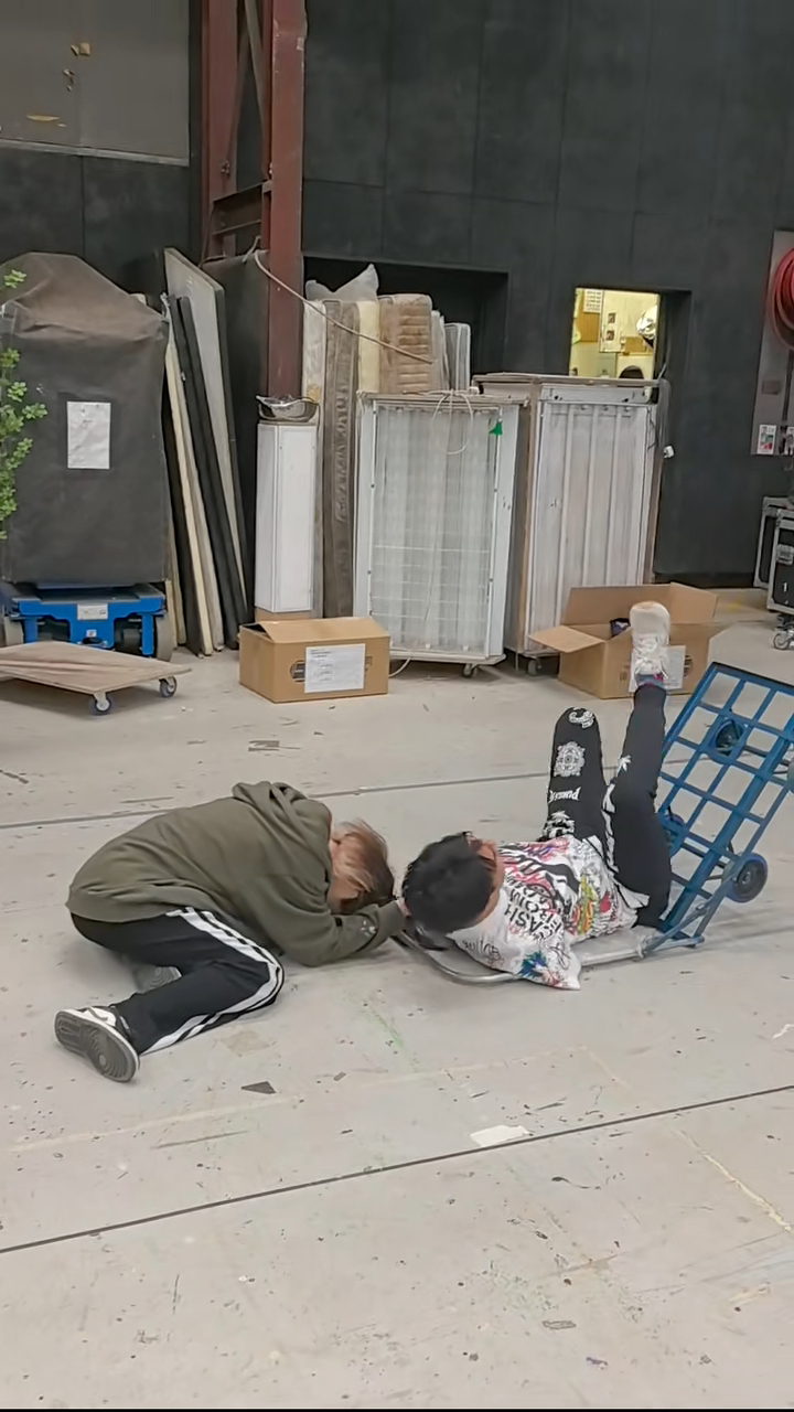 劉曉昆全程大笑。