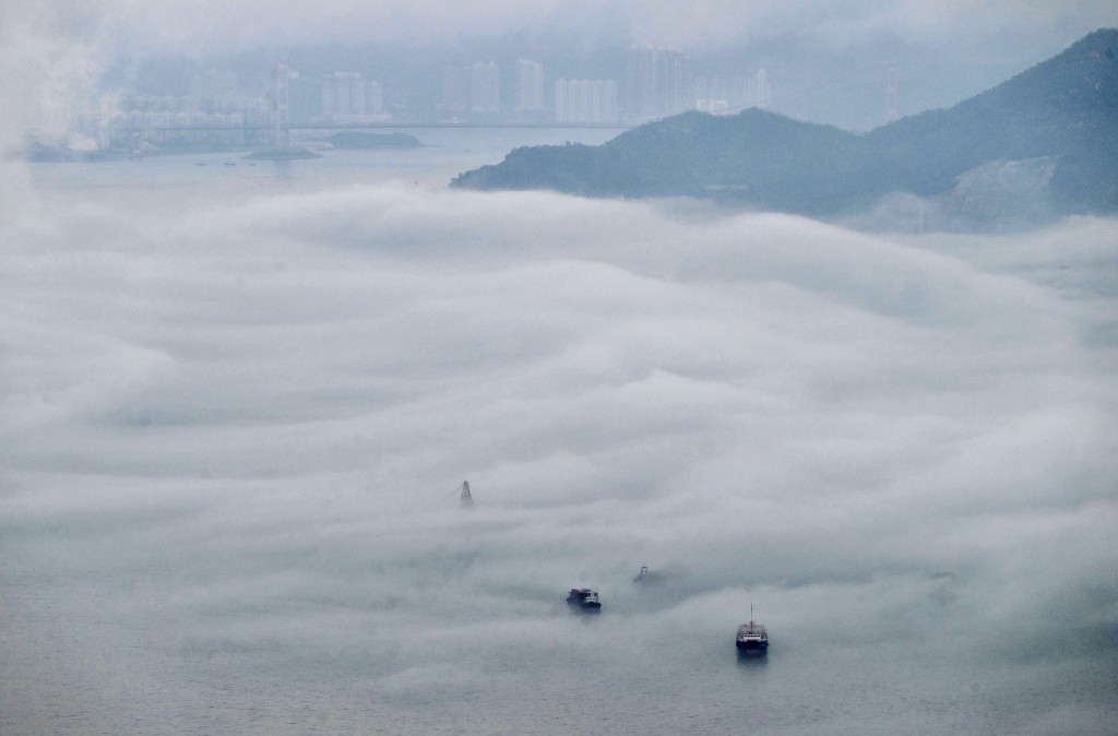 维港被大雾笼罩。 陈极彰摄