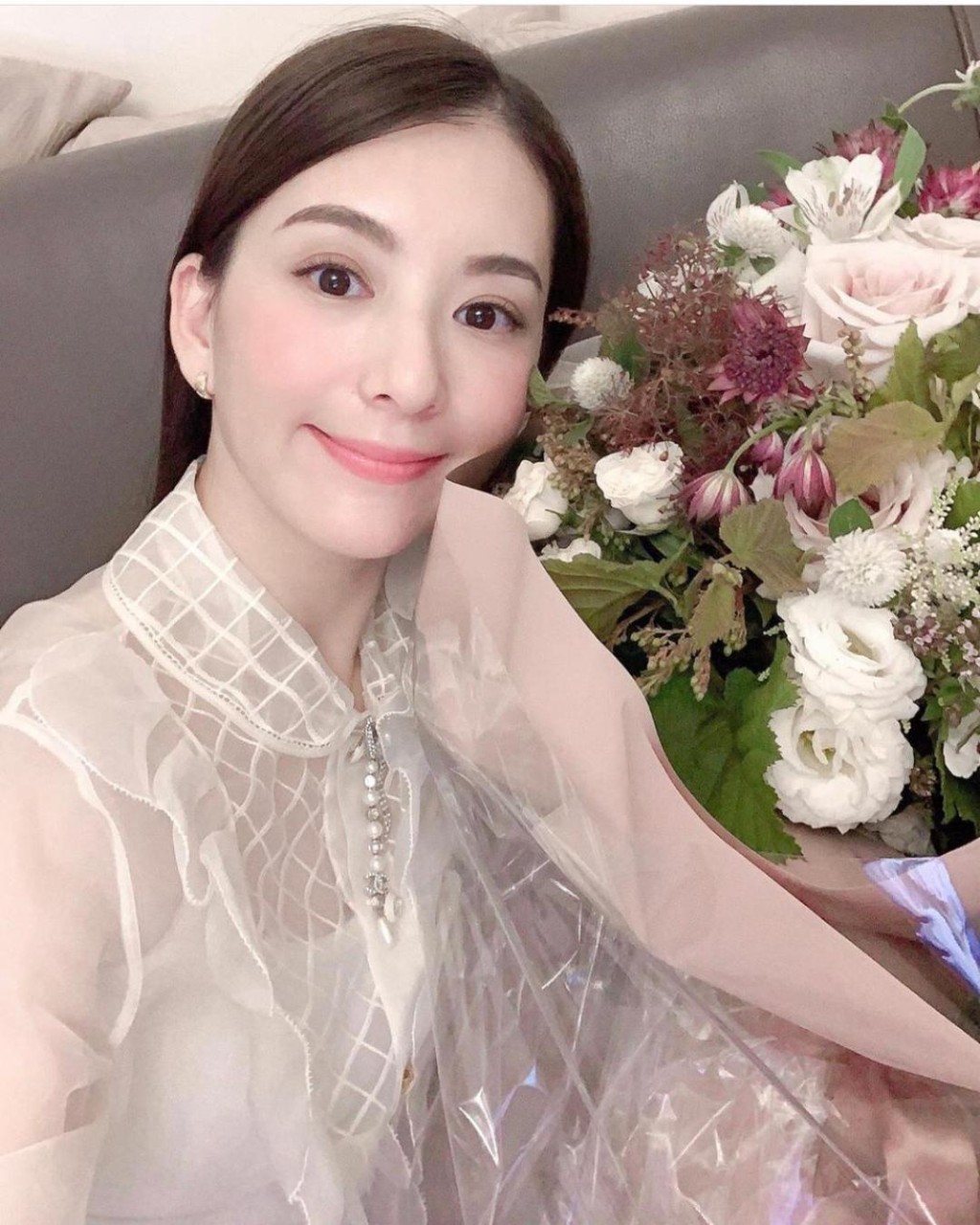 方媛33歲生日收到老公花束及蛋糕，擺明係幸福少奶奶。